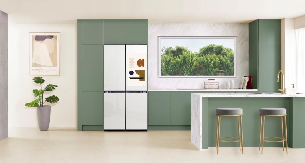 Samsung has unveiled a "revolutionary" refrigerator featuring AI support.